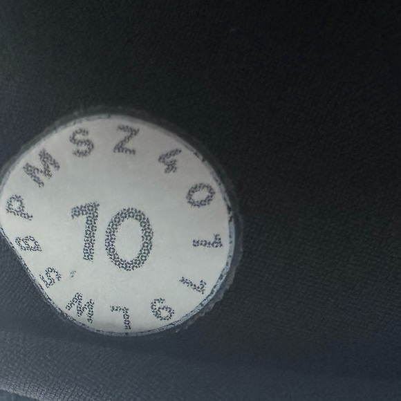 Lululemon Cropped On the Fly Pant Woven Black 27” Casual Lounge Size 10 Medium - Picture 5 of 6